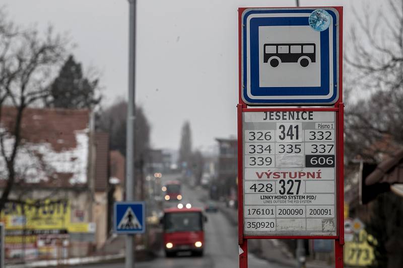 Obyvatelé Jesenice si především stěžují na dopravu do centra hlavního města.