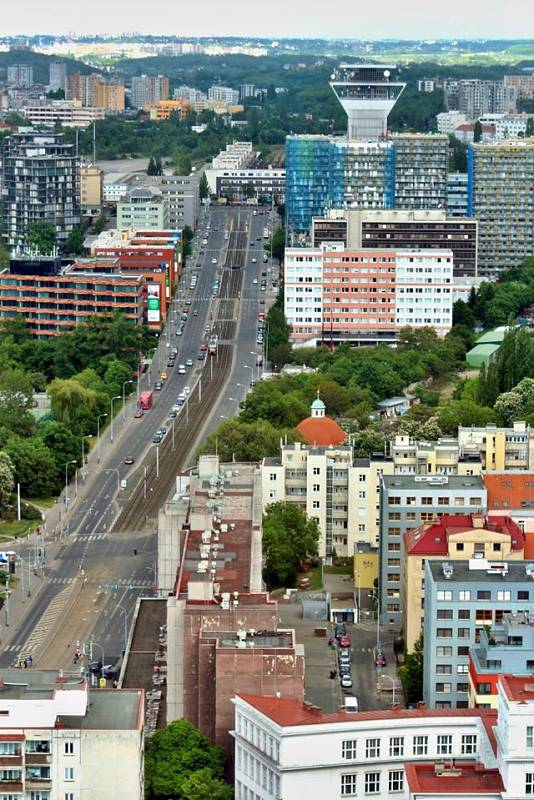 Olšanská ulice v novém. Institut plánování a rozvoje hlavního města Prahy (IPR) vytvoří zadání pro její rozvoj a pohlídá budoucí výstavbu.