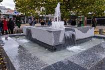 Pilotní spuštění obnovené fontány na náměstí Ládví.