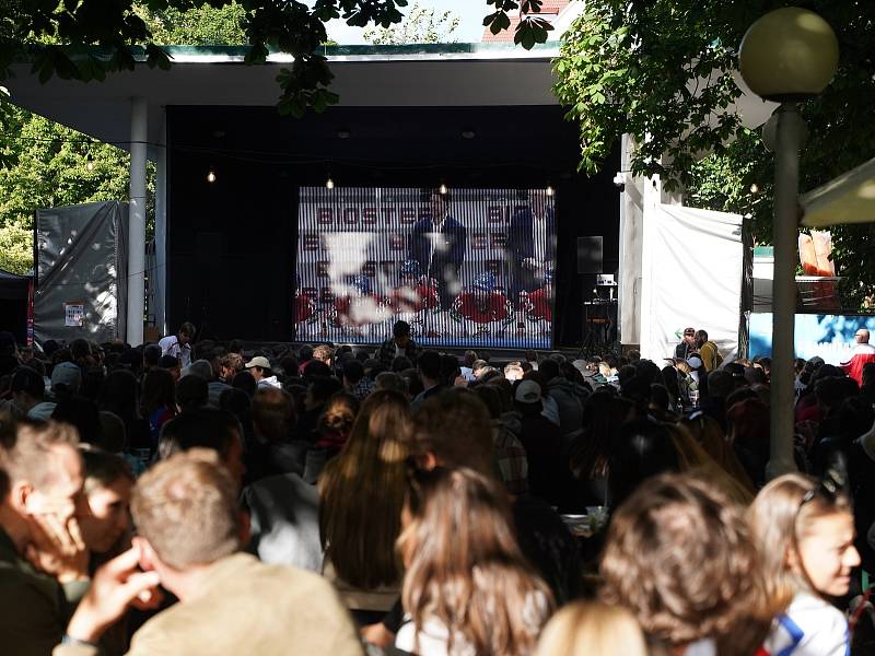 Hokej MS 2022 - ČR - Kanada - Pivnice U Sadu - Žižkov Beergarden - PARK Riegrovy sady.