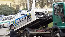 Po vážné nehodě bylo ve středu 12. února 2014 kolem poledne uzavřeno Karlovo náměstí v centru Praze. Řidič, kterého pronásledovali policisté, tam narazil do zátarasu vytvořeného z policejního auta.