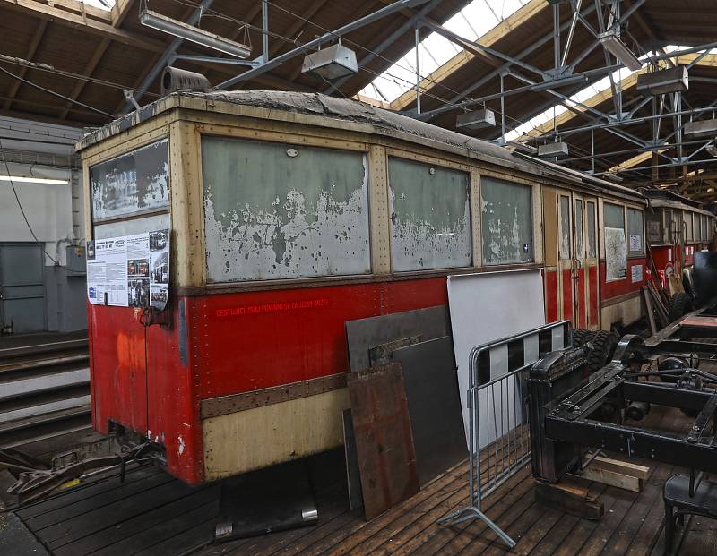 Tramvaje -  Muzeum městské hromadné dopravy ve vozovně v Praze-Střešovicích.