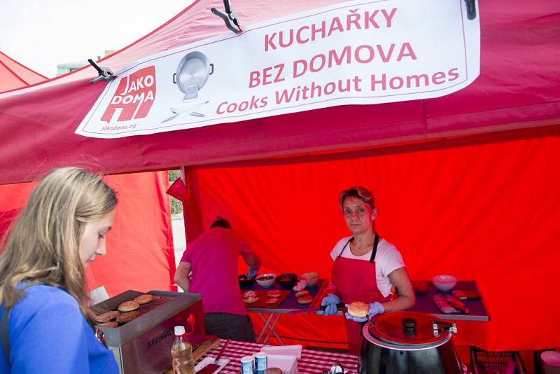 Festival Open Square na Palachově náměstí.