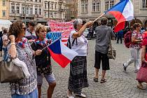 Pár desítek demonstrantů se sešlo na Demonstraci proti vojenským základnám USA v České republice, kterou pořádá SPD.