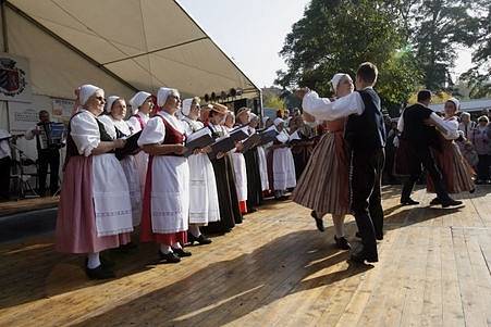 Před Břevnovským klášterem v Praze se konalo 11. října 2008 Břevnovské posvícení.