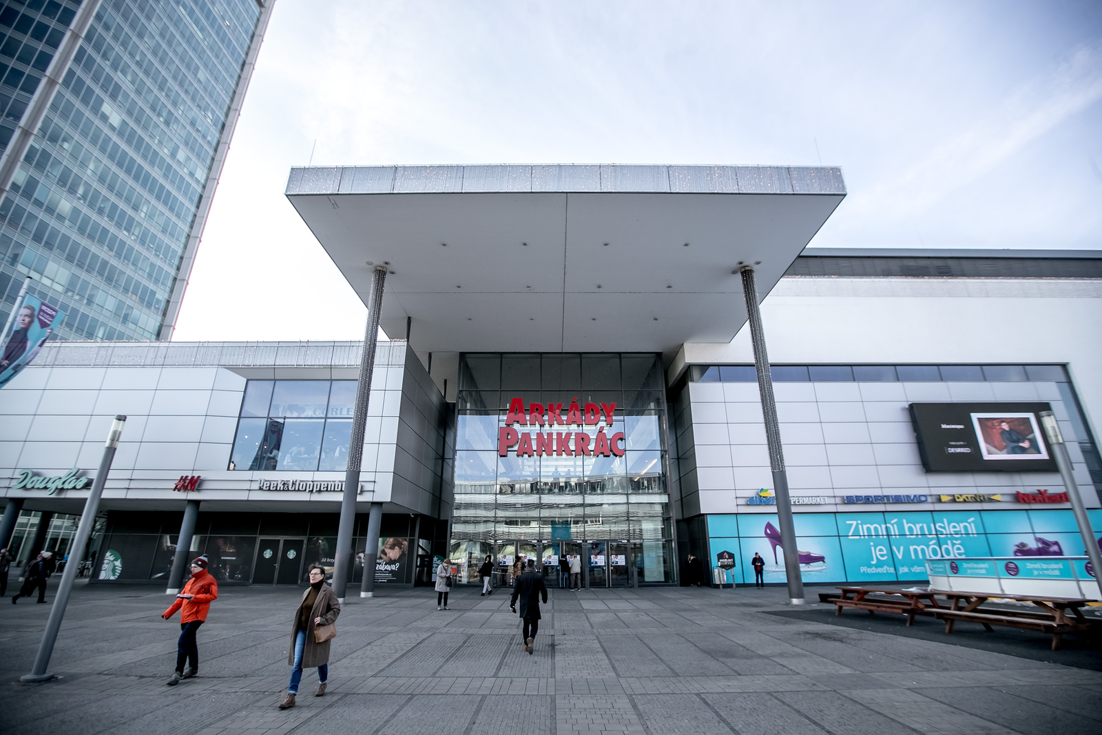 Obchodní centra lákají na nové restaurace, box či medúzárium - Pražský deník