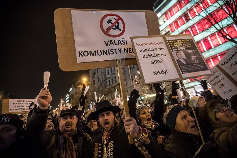 Tisíce lidí protestovaly 5. března na pražském Václavském náměstí proti zvolení Radka Ondráčka do kontrolní komise GIBS a proti premiérovi Babišovi.