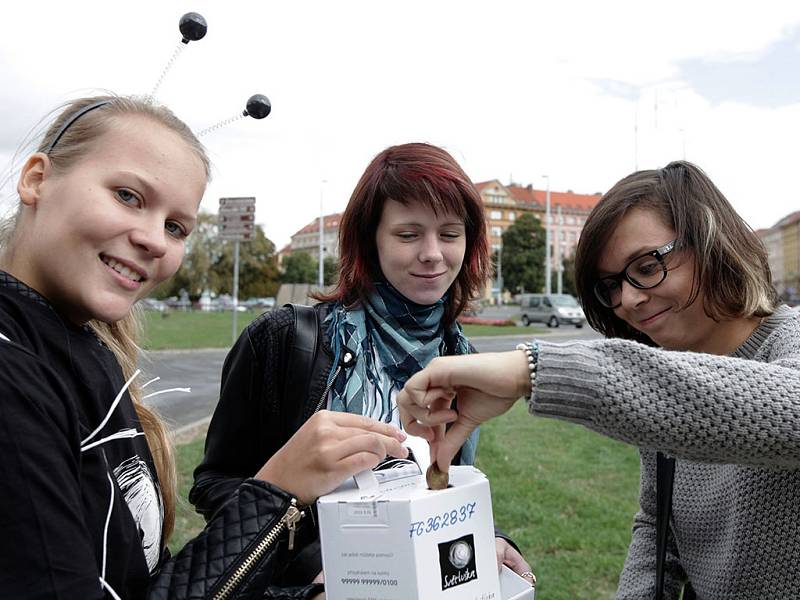 Začala celorepubliková sbírka projektu Světluška na pomoc nevidomým a těžce zrakově postiženým, která potrvá do 11.září.