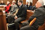 Městský soud v Praze projednával rozsáhlou kauzu vražd, daňových úniků, podvodů a zpronevěry, jíž vévodí nález těl dvou zavražděných lidí ve stodole v Záhornici na Nymbursku z října roku 2013.