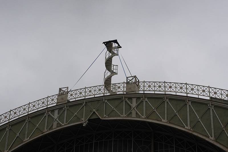 Stavební jáma levého křídla Průmyslového paláce.