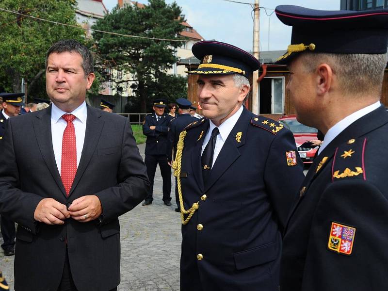 Slavnostní poklep na základní kámen zahájil výstavbu nové hasičské stanice v pražských Holešovicích.