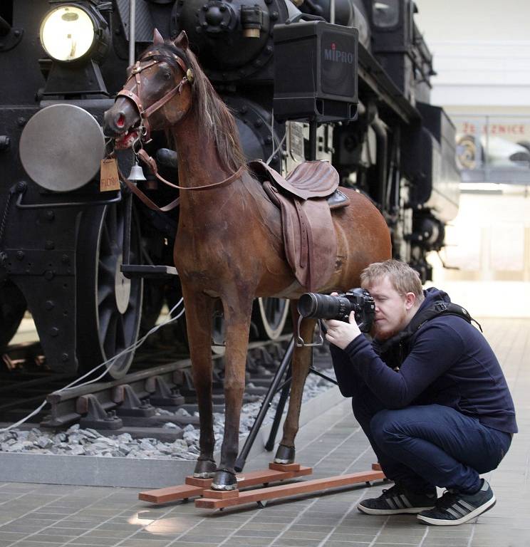 Národní technické muzeum a Praha 7 plánují záchranu kolotoče na Letné. Kolotoč byl postaven v roce 1892 a až do 90. let 20. století sloužil k zábavě Pražanů.