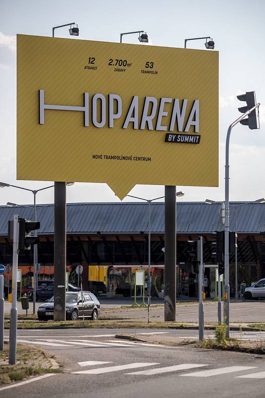 Hop Arena, největší trampolínová aréna v České republice se spoustou originálních pohybových atrakcí v pražských Čestlicích.