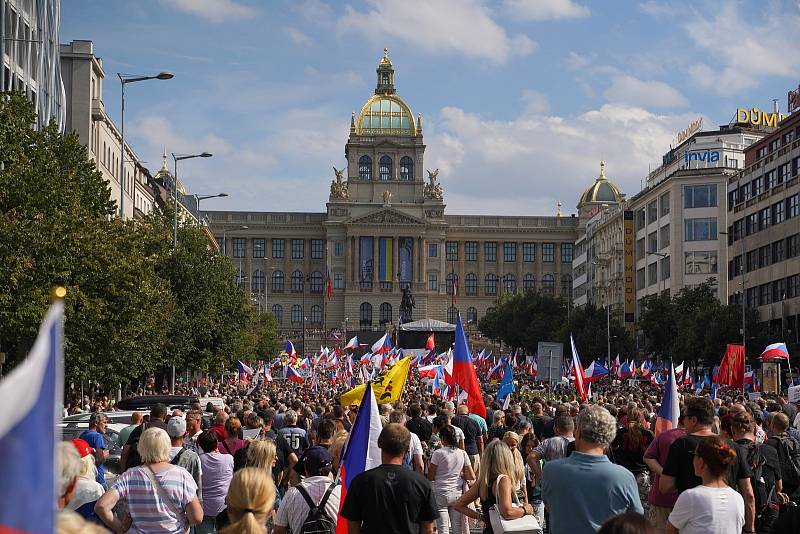 Z demonstrace s názvem Česká republika na 1. místě na Václavském náměstí v Praze.