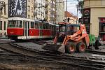 Rekonstrukce tramvajového pásu v ulici Komunardů, Bubenské nábřeží.