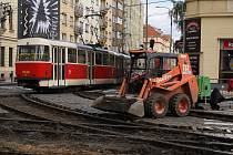 Rekonstrukce tramvajového pásu v ulici Komunardů, Bubenské nábřeží.