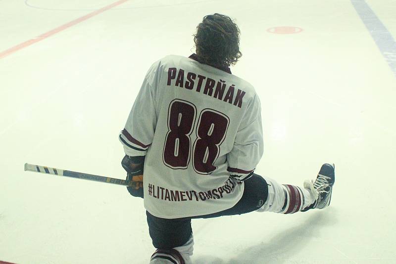 Exhibiční zápas ke dvaceti letům letňanského klubu si zahrály české hokejové hvězdy. Na snímku David Pastrňák.