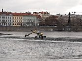 Rekonstrukce Staroměstského jezu v Praze.