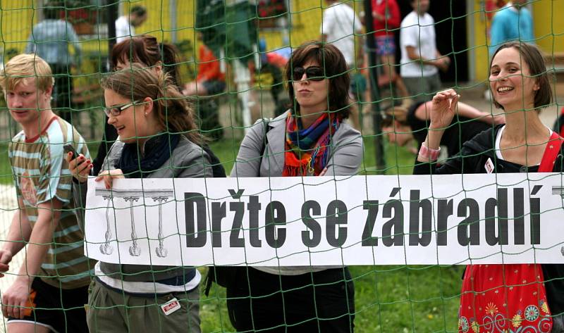 Divadelní turnaj Beachvolejbal Teatro Cup v úterý 26.června v Beachklubu Ládví, za účasti Divadla v Dlouhé, Studia Ypsilon, Divadla v Celetné, Divadla Na zábradlí a dalších.