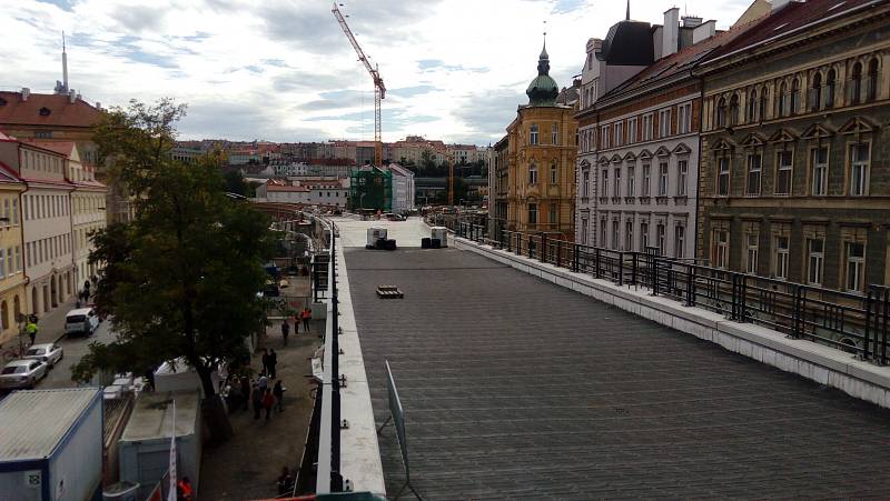 Procházka po Negrelliho viaduktu.