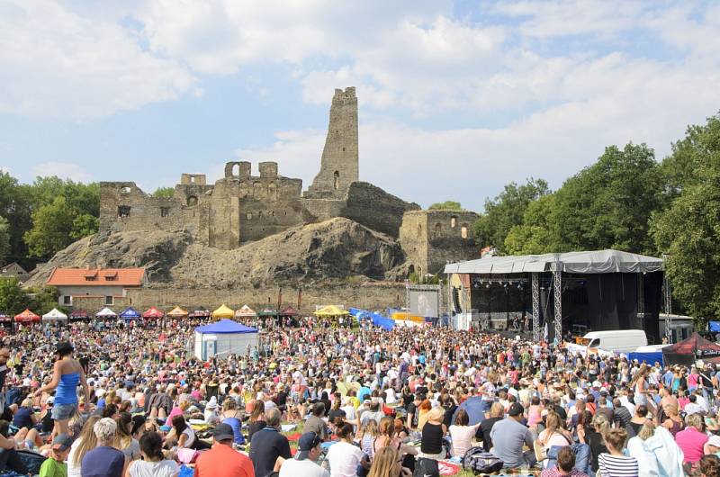 Z open air festivalu Okoř.