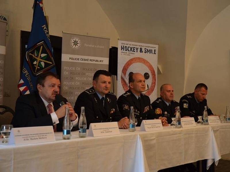 Setkání a ocenění policistů, kteří pracovali na bezpečnostních opatřeních v rámci 79. ročníku světového šampionátu v ledním hokeji v Praze a Ostravě.