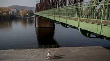Slavnostní otevření lávky na Železničním mostě po rekonstrukci proběhlo 18. října v Praze.