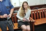 Z trýznivé vraždy své známé šperkařky se zpovídala před Městským soudem v Praze 33letá Martina Moláčková