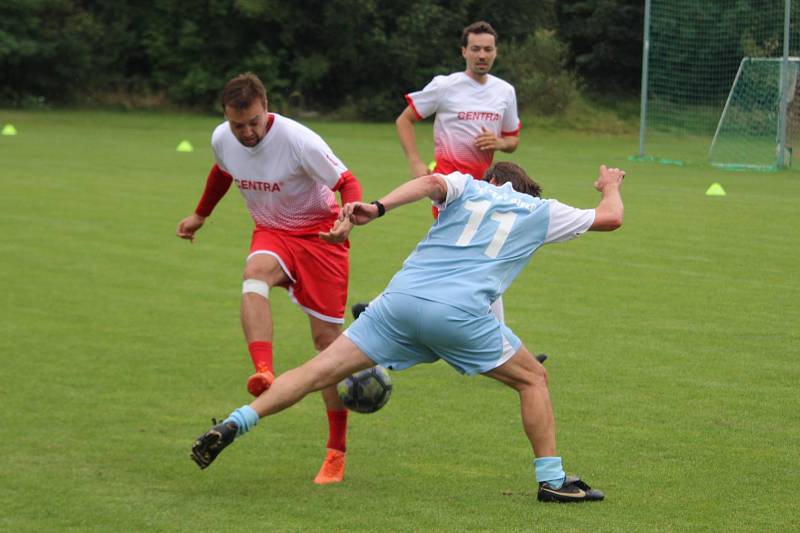 Zaměstnanecká liga Deníku: Pražské kolo na hřišti v Čakovicích.