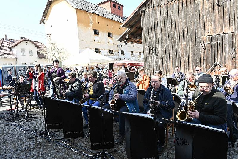 Slavnostní ukončení vlakové dopravy ve Střezimíři.