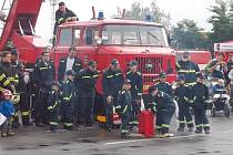 Mezi mládím a zaslouženým věkem mají radotínští hasiči mezeru.