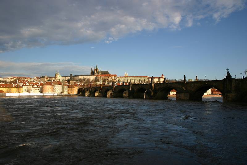 Povodně Praha 2006, protipovodňové stěny.