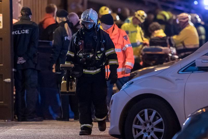 Hasiči a záchranáři zasahovali 20. ledna při požáru hotelu Eurostars David v Náplavní ulici nedaleko Masarykova nábřeží na Novém Městě v Praze.