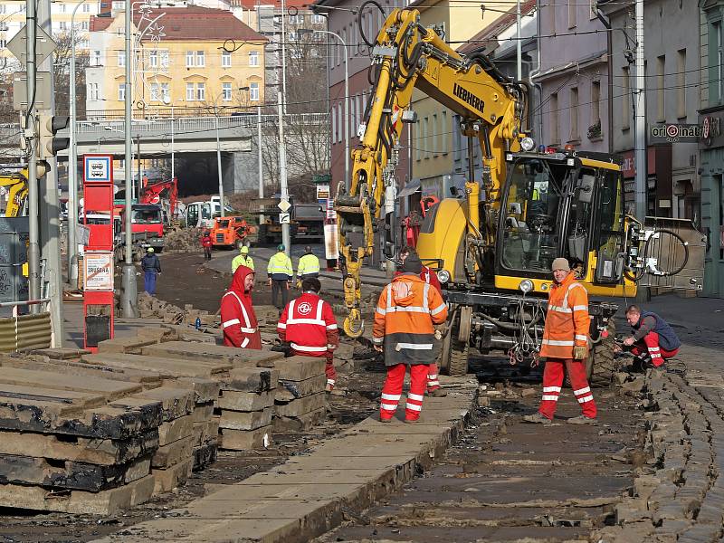 Rekonstrukce tramvajové trati v Zenklově ulici.