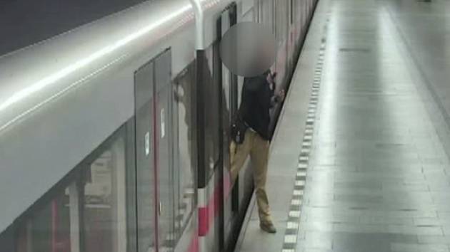 Střelec z metra.