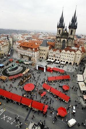 VELIKONOCE NA STARÉM MĚSTĚ. Tradiční velikonoční trhy byly zahájeny 8. března v Praze na Staroměstském náměstí.