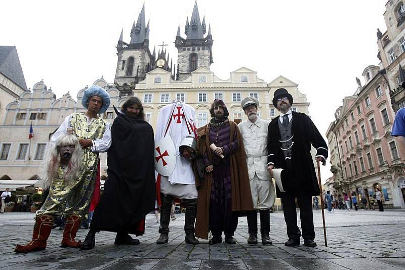 Dny Prahy začaly 26. června na Staroměstském náměstí za přítomnosti bytostí pražských pověstí.