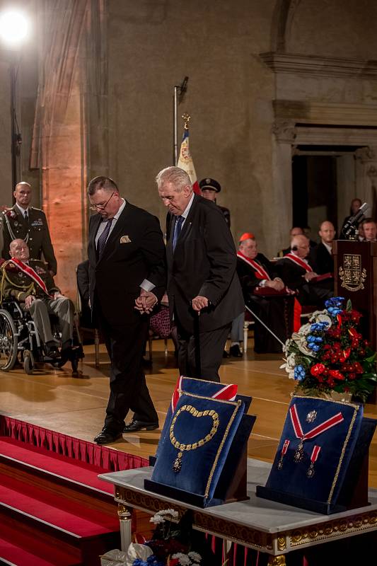 Prezident Miloš Zeman předal 28. října na Pražském hradě státní vyznamenání
