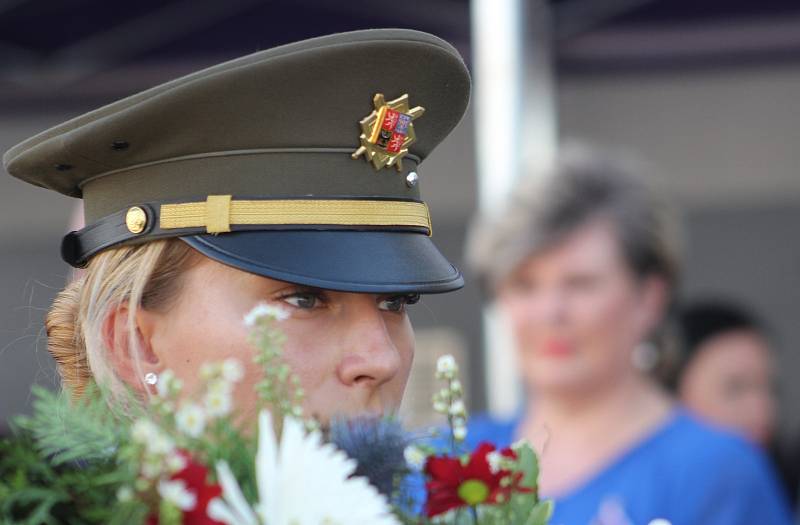 Pietní shromáždění k uctění památky Milady Horákové popravené komunistickým režimem a uctění obětí politických procesů komunistického režimu v areálu Vazební věznice na Pankráci.