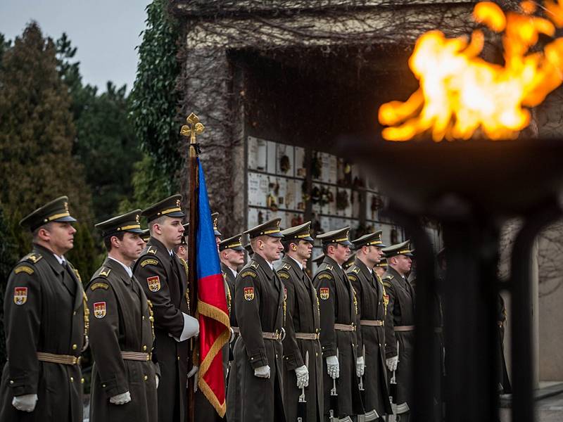 Poslední rozloučení s válečným veteránem Alexandrem Beerem, který zemřel 31. prosince 2015 ve věku 98 let, se uskutečnilo 13. ledna 2016 v Praze.