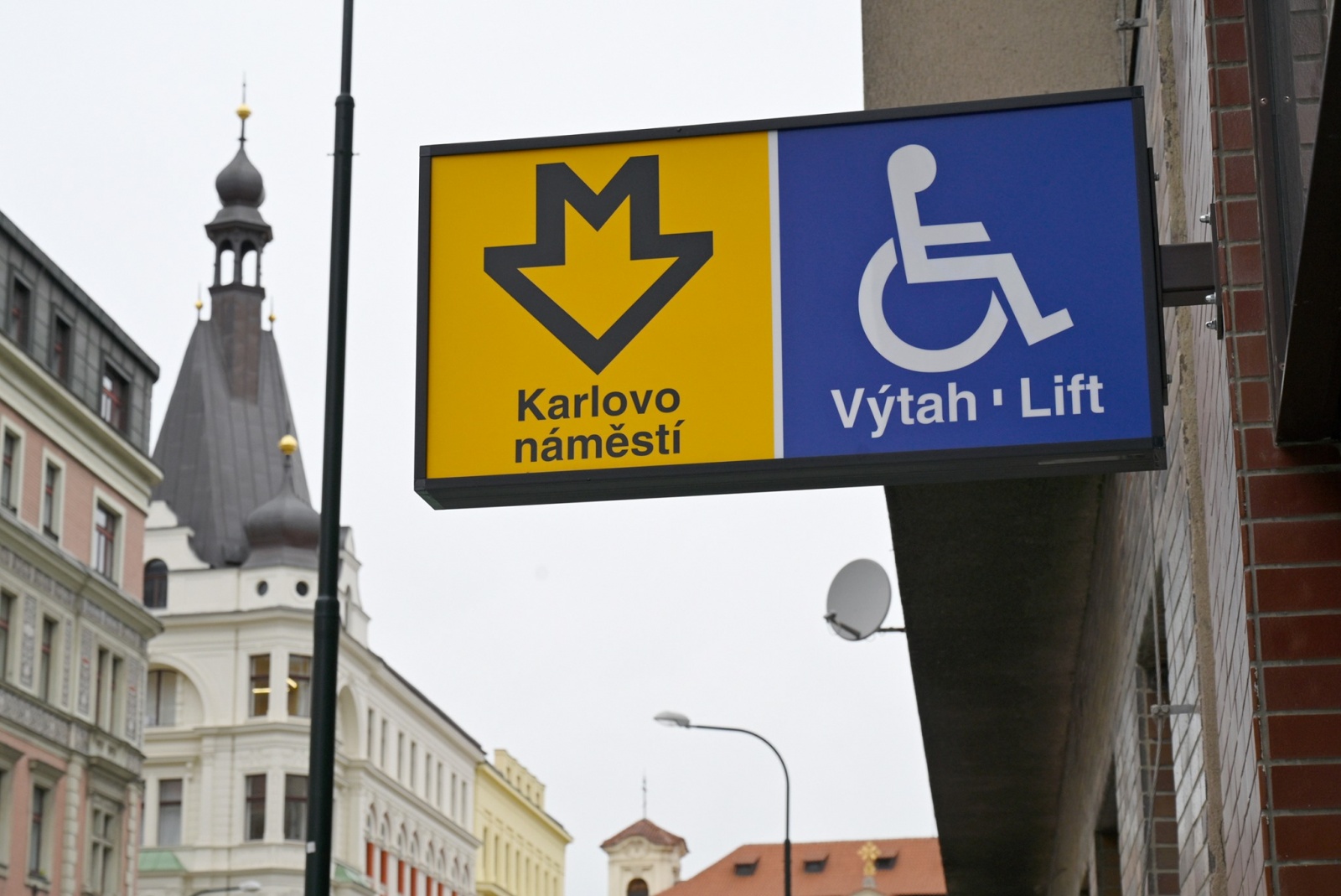 Karlovo náměstí má nový výtah, jde o nejdelší výstup z metra - Pražský deník