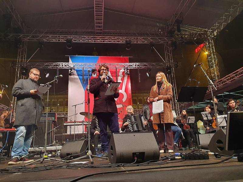 Koncert pro budoucnost na Václavském náměstí 17. listopadu 2022.