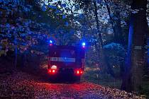 Pražští hasiči zachraňovali v neděli 16. října 2022 večer ze skály v Divoké Šárce dva lidi.