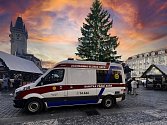 Sanitka přání na Staroměstském náměstí v Praze v době uplynulých Vánoc.