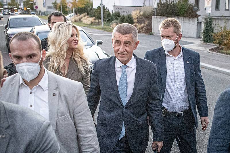 Andrej Babiš přijel do volebního štábu hnutí ANO, 9. října 2021 v Praze.