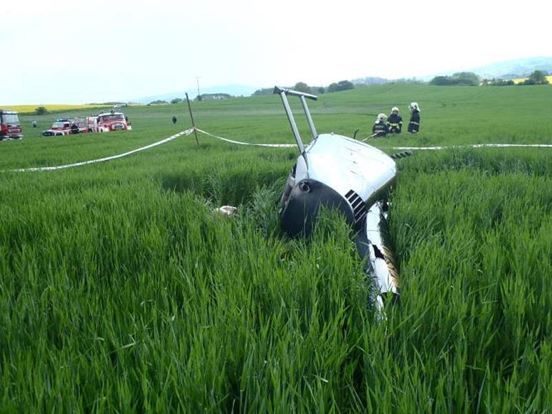 U obce Sulice došlo k pádu vrtulníku, nehoda se naštěstí obešla bez zranění.