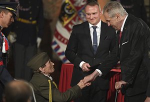 Prezident Miloš Zeman uděloval 28. října 2019 na Pražském hradě státní vyznamenání. Plukovnice ve výslužbě Jarmila Halbrštátová převzala Medaili Za hrdinství za hrdinství v boji.