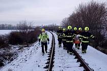 Zásah hasičů při střetu vlaku s osobou na Zličíně.