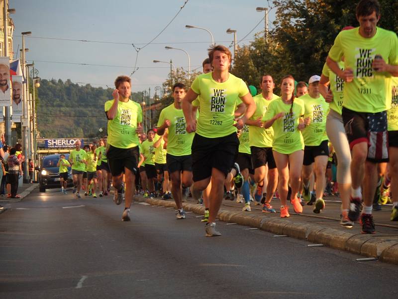 V sobotu večer se v Praze uskutečnil 4. ročník běžeckého závodu WE RUN PRAGUE