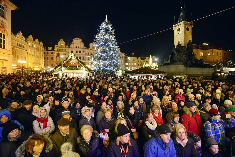 Akce Deníku s názvem Česko zpívá koledy se konala 11. prosince 2019 na Staroměstském náměstí v Praze.